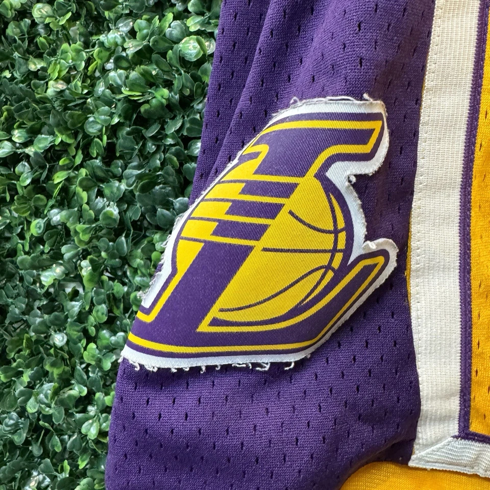 Pantalones Cortos Mitchell & Ness Amarillo Los Angeles Lakers 2009-10 Swingman Talla 2XL Kobe Foto 4 de 4