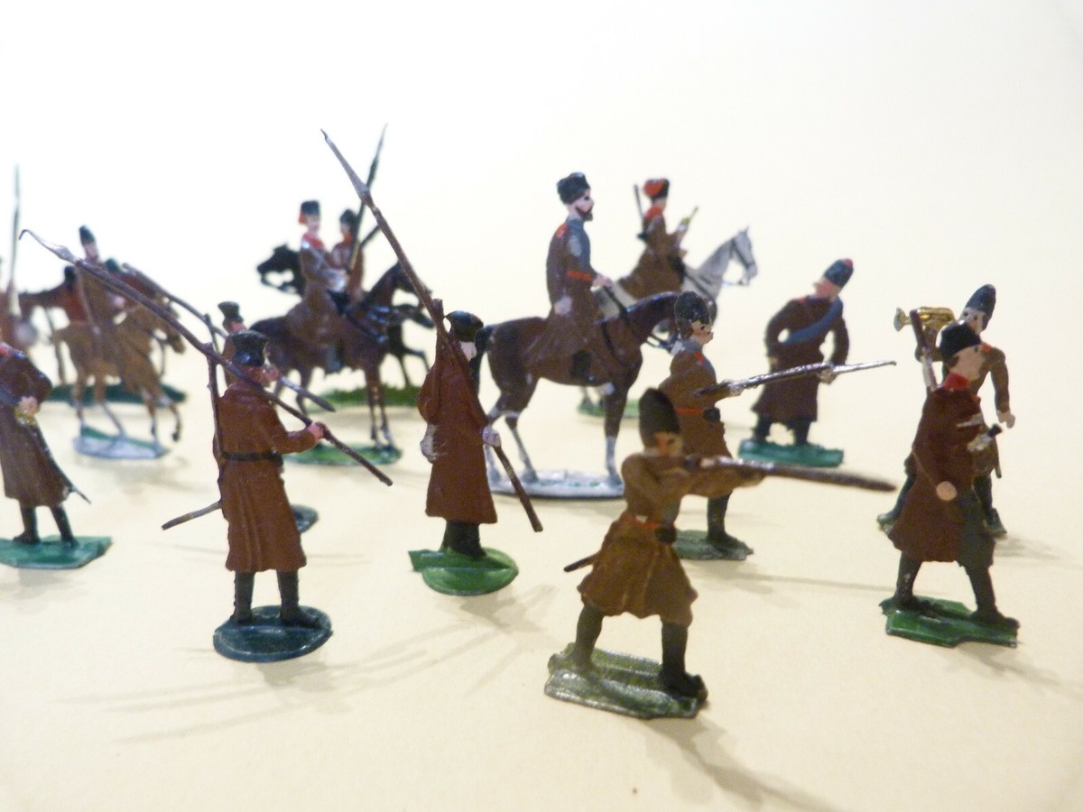 Plats d'étain - Zinnfiguren - Flat tin - 10 cavaliers russes