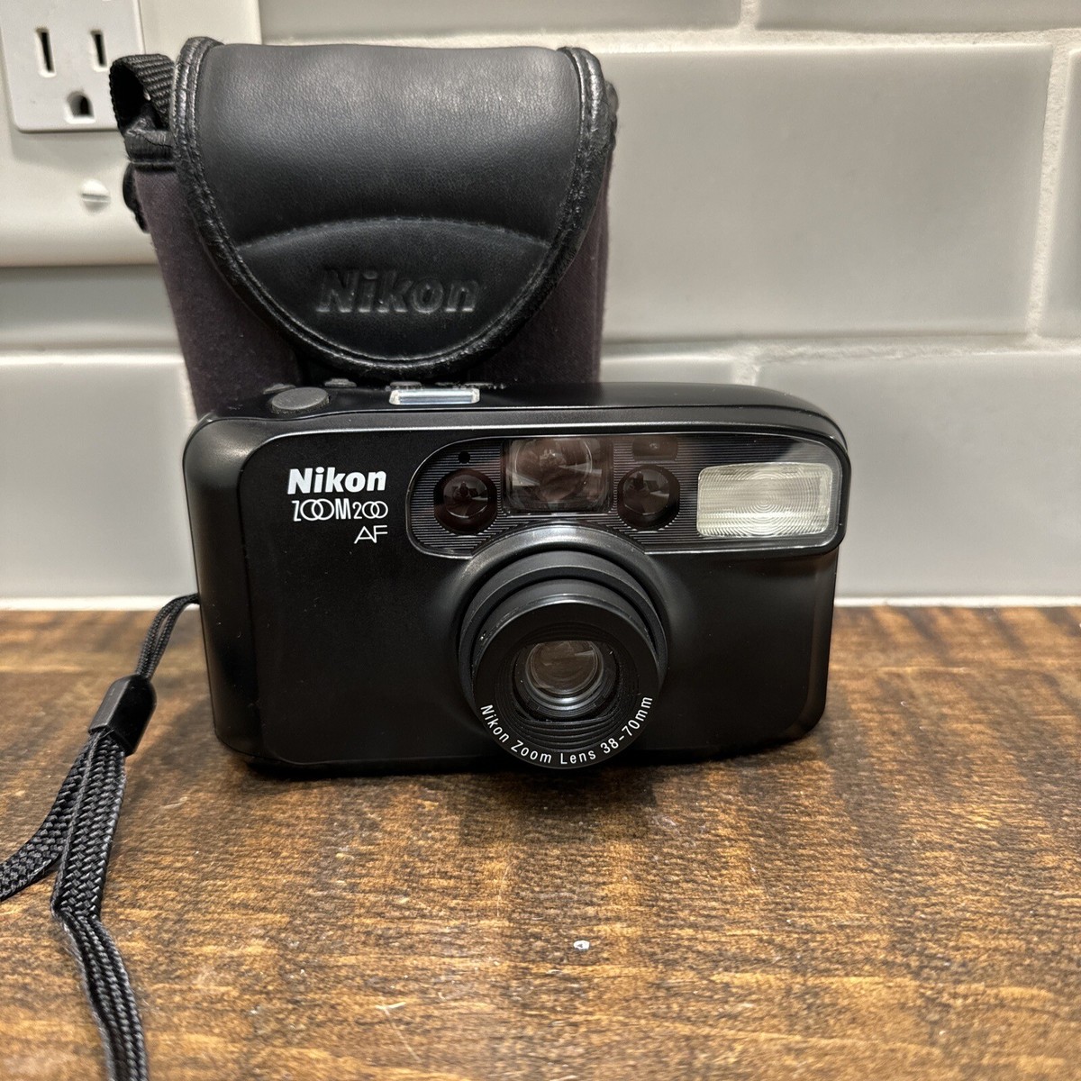 Nikon AF 35mmフィルムカメラ Nikon Zoom 200 AF 35mm FILM Compact Autofocus Point & Shoot Camera