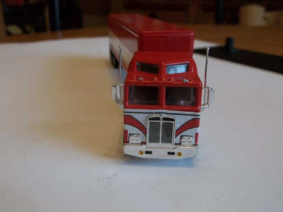 Movie Trucks - Matchbox Ultra Kenworth - BJ & the Bear Truck - Custom 1/80 - Image 3 of 4