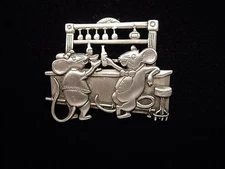 "JJ" Jonette Jewelry Silver Pewter 'BAR MICE' Mouse Pin