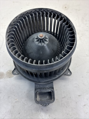 MAHLE 17336 0312  BLOWER MOTOR  AC/ HEATER FAN W205 7009 00