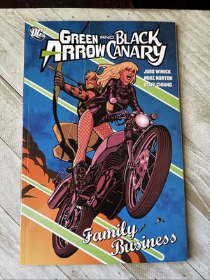 Green & Black Arrow Canary Family HC Judd Winick Cliff Chiang DC