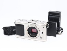 [Excellent] Olympus PEN E-P1 12.3MP Silver shutter count 830 w/Battery ,Charger