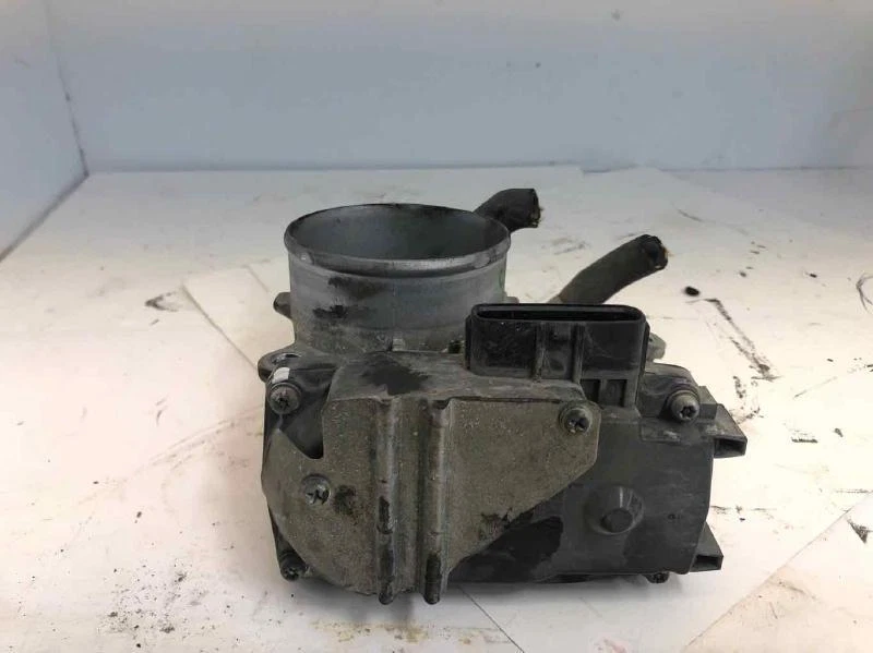 2004-2008 Mitsubishi Endeavor Throttle Valve Assembly 3.8L 6 Cylinder OEM 05 06 - Image 3 of 4