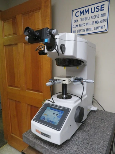 Mitutoyo HM-210 Type A 810 Micro Knoop Vickers Hardness Tester 2017