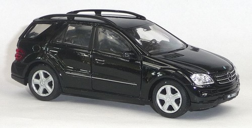 Mercedes Benz ML 350 Sammlermodell schwarz ca. 12cm Neuware von WELLY - 第 1/3 張圖片