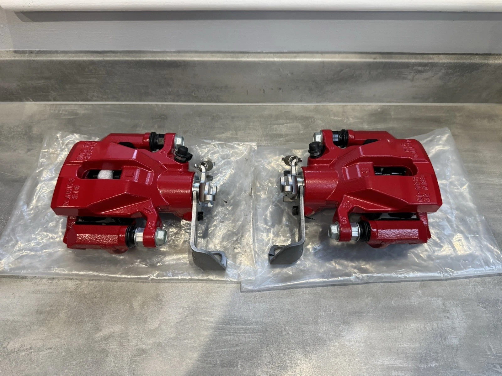Pair Of Genuine MINI F56 F55 F57 Red Rear Brake Calipers+Pads BMW 36 259-10 New