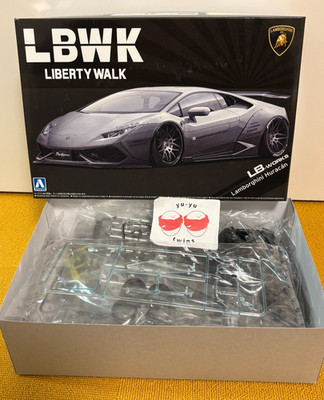 Aoshima Liberty Walk No.16 LB WORKS Lamborghini Huracan Ver.2 1:24 Model Kit
