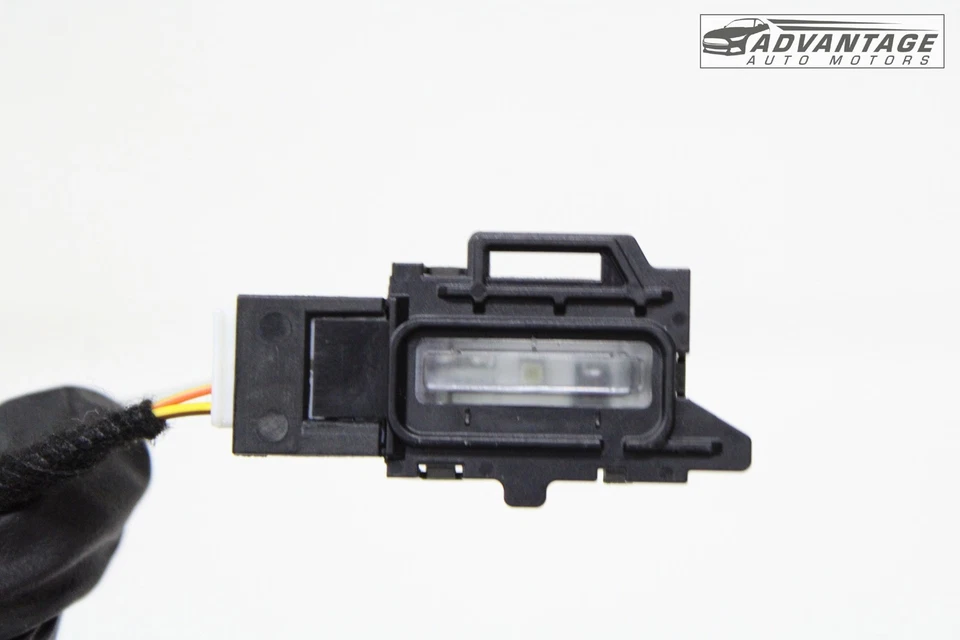 20-24 CHRYSLER VOYAGER FRONT LEFT DOOR HANDLE COURTESY LIGHT LAMP W/ WIRE OEM - Image 3 of 4