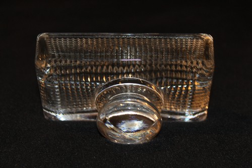 VINTAGE PRESSED GLASS PAPERWEIGHT WITH CROSSHATCH PATTERN ON BASE, 4 1/8 X 2 ½ - Picture 3 of 5