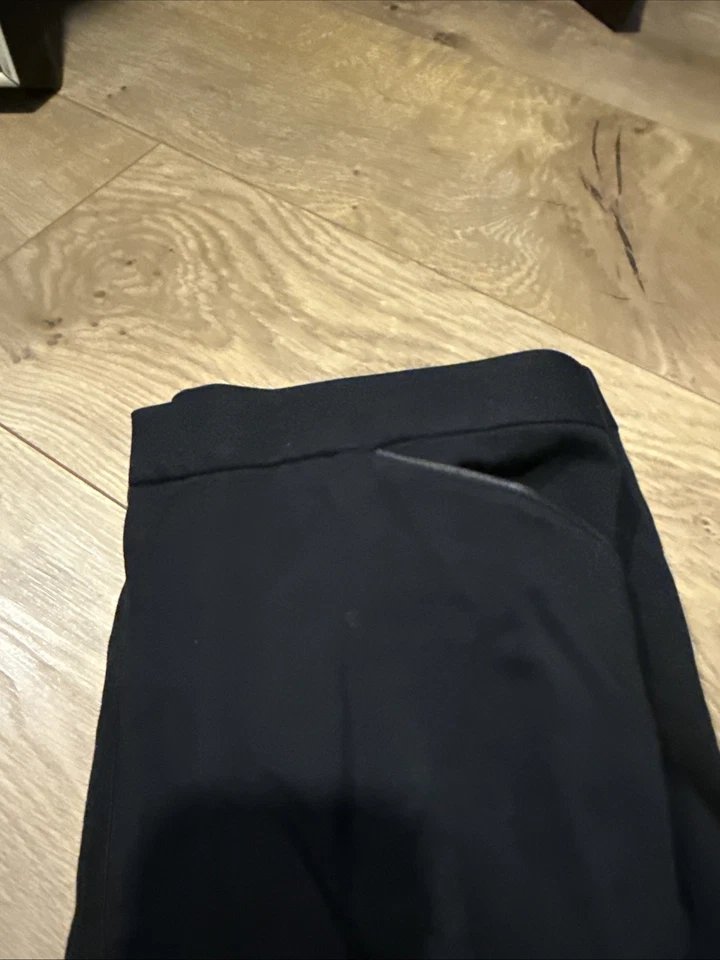 Calça Ralph Lauren Feminina Black Label Tamanho M Couro de Cordeiro Preto Renda no Tornozelo - Imagem 3 de 4