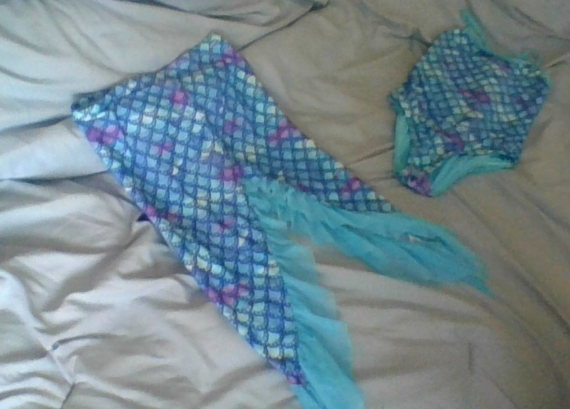 Mermaid Swimsuit! 2 Pcs! Elastic W Tail/Swimsuit Girls 6/6X Wonder Nation *Flaws