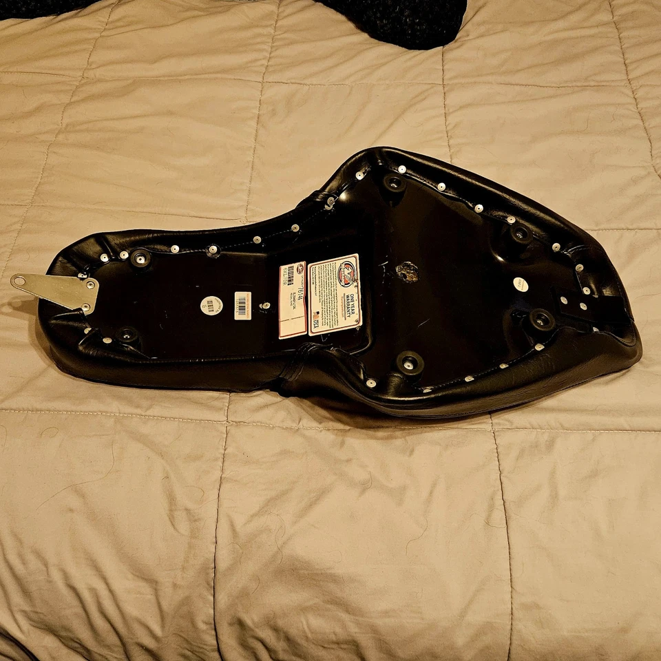 Asiento Mustang 76144 para Harley XL 04-21 Regal Duke - negro Foto 3 de 4