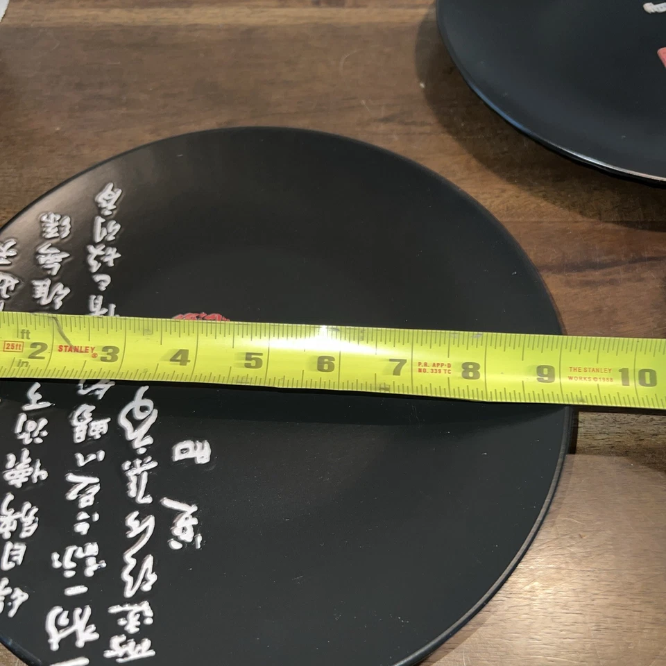 (2) 复古 Kafuh 日本黑色瓷盘带铭文和红色标记 9 英寸 — 第 4/4 张图片