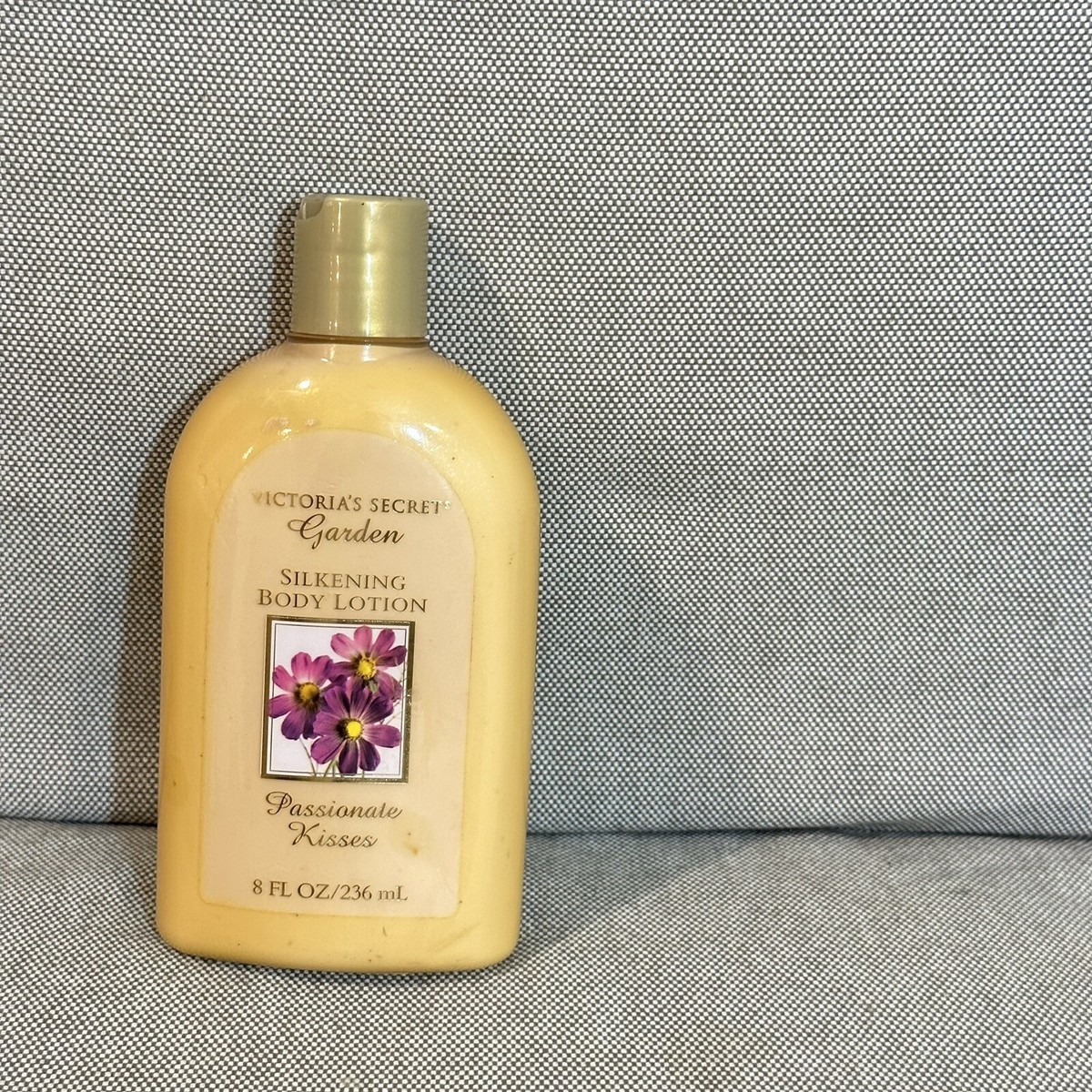 VICTORIA'S SECRET GARDEN PASSIONATE KISSES WOMENS BODY LOTION 8 FL