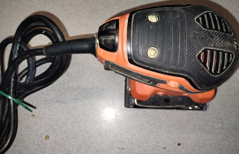 Black & Decker Orbital 1/4 Sheet Sander Model # BDEQS300 Tested Working