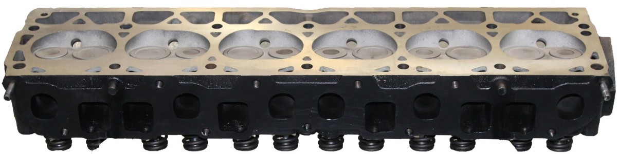 チロル　0331 Jeep Cherokee Laredo AMC 4.0 Cylinder Head Complete Cast