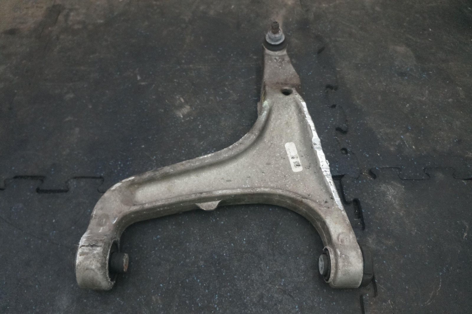 Front Suspension Left Lower Control Arm 670007180 OEM Maserati Ghibli 2014