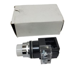 New Siemens 52PE4DB Oil Tight Nema 4, 12 Pilot Light, Full Voltage, White