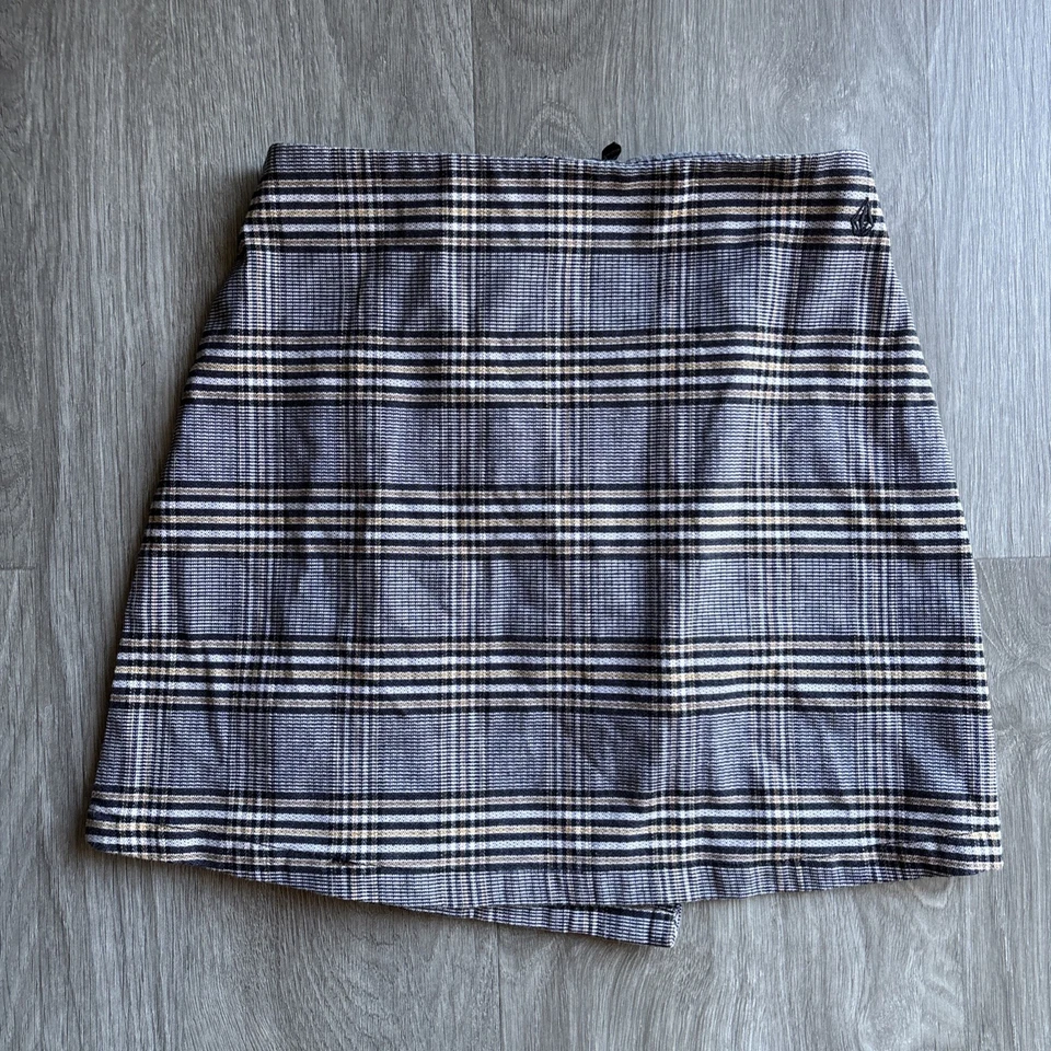 Volcom Black Tan White Plaid Knit Offset Button Wrap Front Mini Skirt Shoolgirl - Image 4 of 4