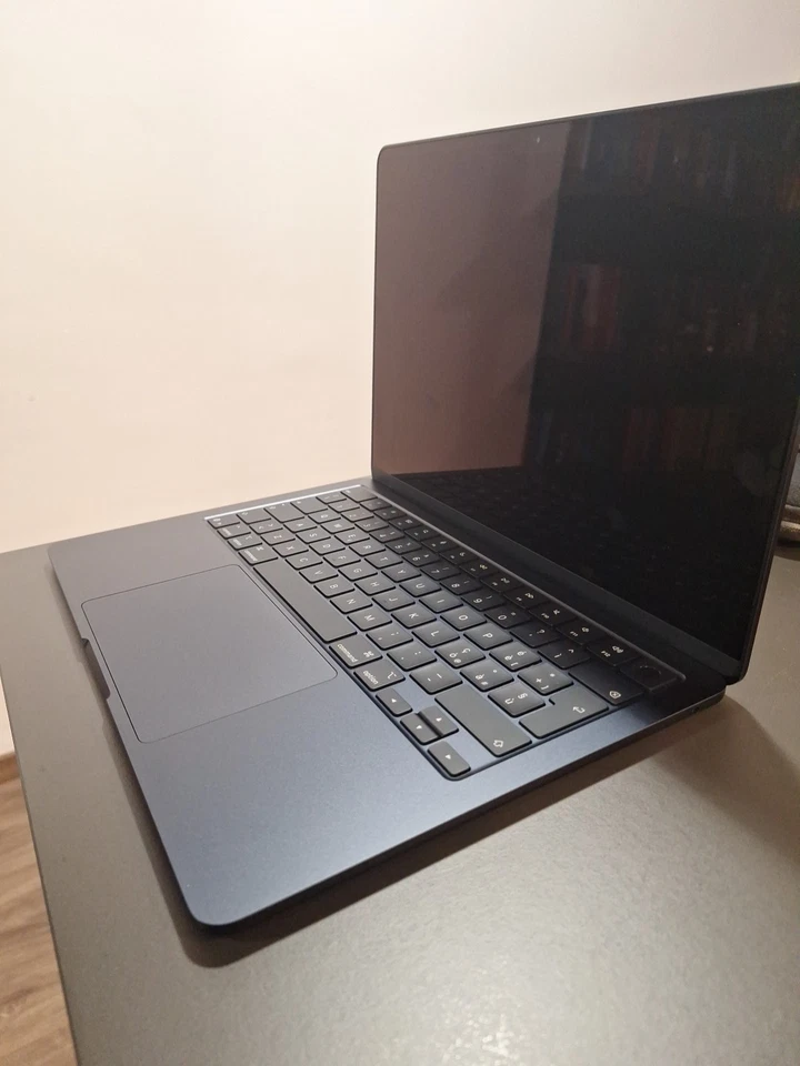 Apple MacBook Air M4 13'' - 16GB RAM - 256GB SSD Midnight COME NUOVO - Immagine 2 di 4