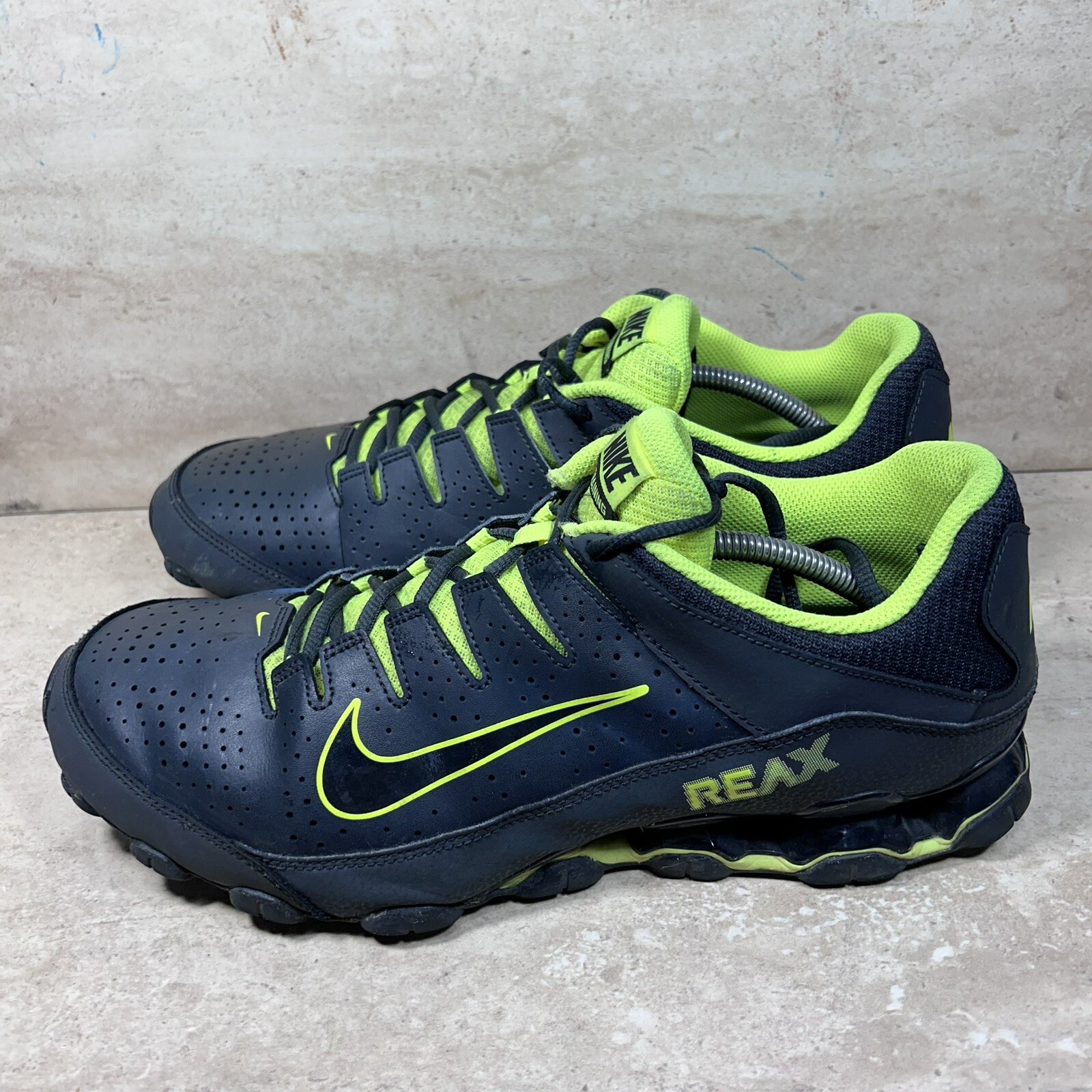 nike reax 8 tr black volt
