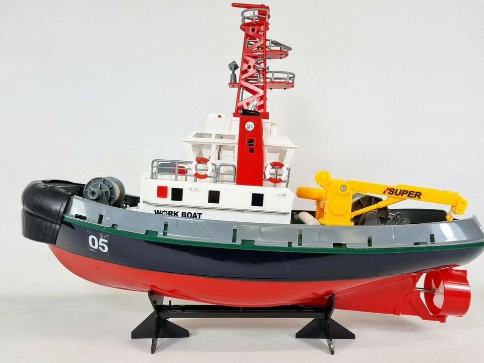 Heng Long 2.4G Remote Control Tug Boat with Water Gun & Crane - UK Model - Image 4 of 4
