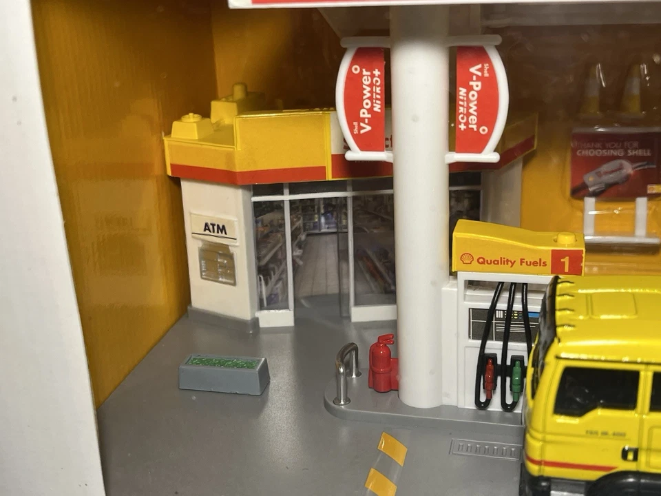 Rare RMZ City 1/64 scale Shell Service Station Gas Station Diorama NIB (r) - Image 2 of 4