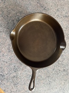 Griswold No. 9 Cast Iron Skillet Large Slant Logo