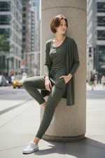 Live 2 Lounge Women's Size S Gray 4 Piece Outfit Set Cardigan Top Jogger