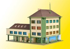 VOLLMER 47724 Scala N Ufficio postale con edificio annesso e fermata autobus