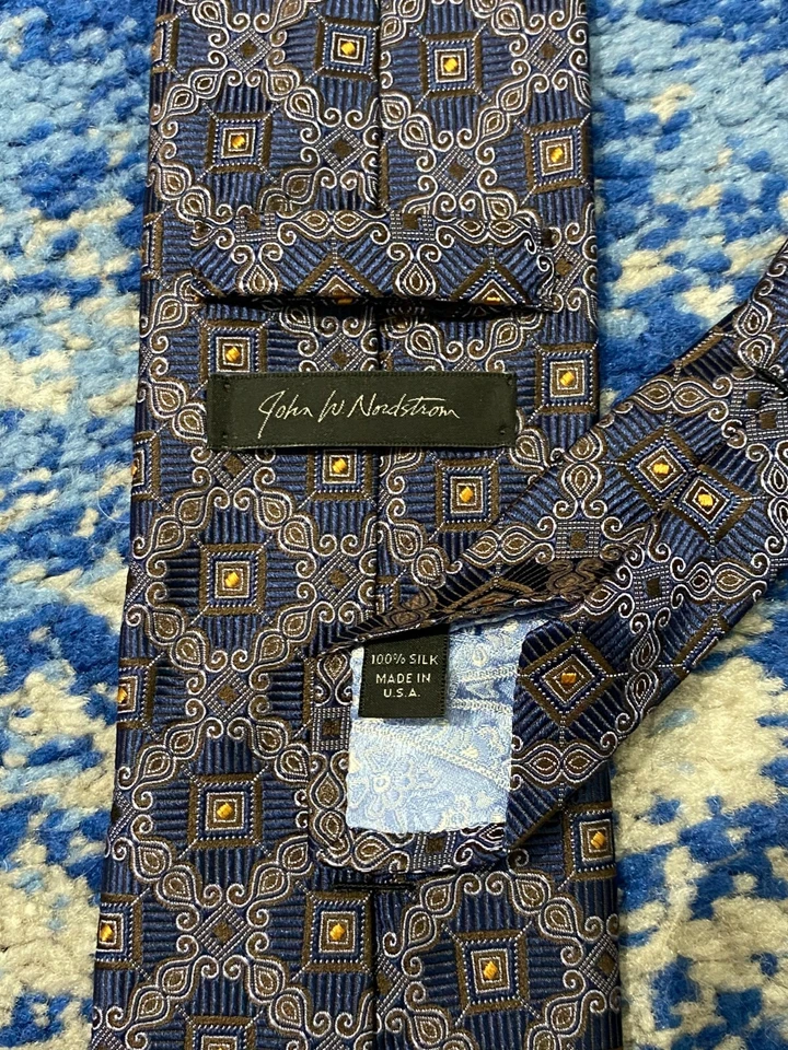 Corbata John W. Nordstrom Azul Marrón Dorado Geométrica Seda Hecha en EE. UU. Foto 4 de 4