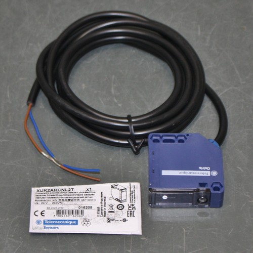 Telemecanique Photoelectric Sensor Transmitter XUK2ARCNL2T, 24-240V AC / DC - Picture 1 of 5