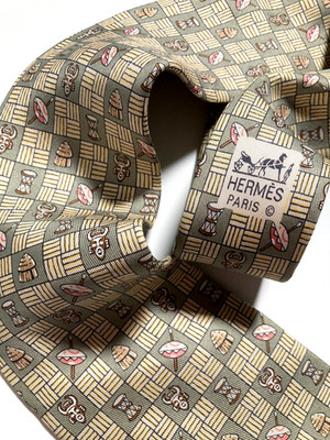 HERMES VINTAGE AFRICAN TRIBE TIE MASK SHIELD SPEAR TAMTAM HUT HIGH END GRAY