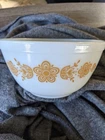 PYREX BUTTERFLY GOLD #402 BOWL 1.5 QUART FREE USA SHIP EXCELLENT GENTLY USED