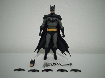 McFarlane Toys DC Detective Comics # 1000 Batman (alternate head, 5 batarangs)