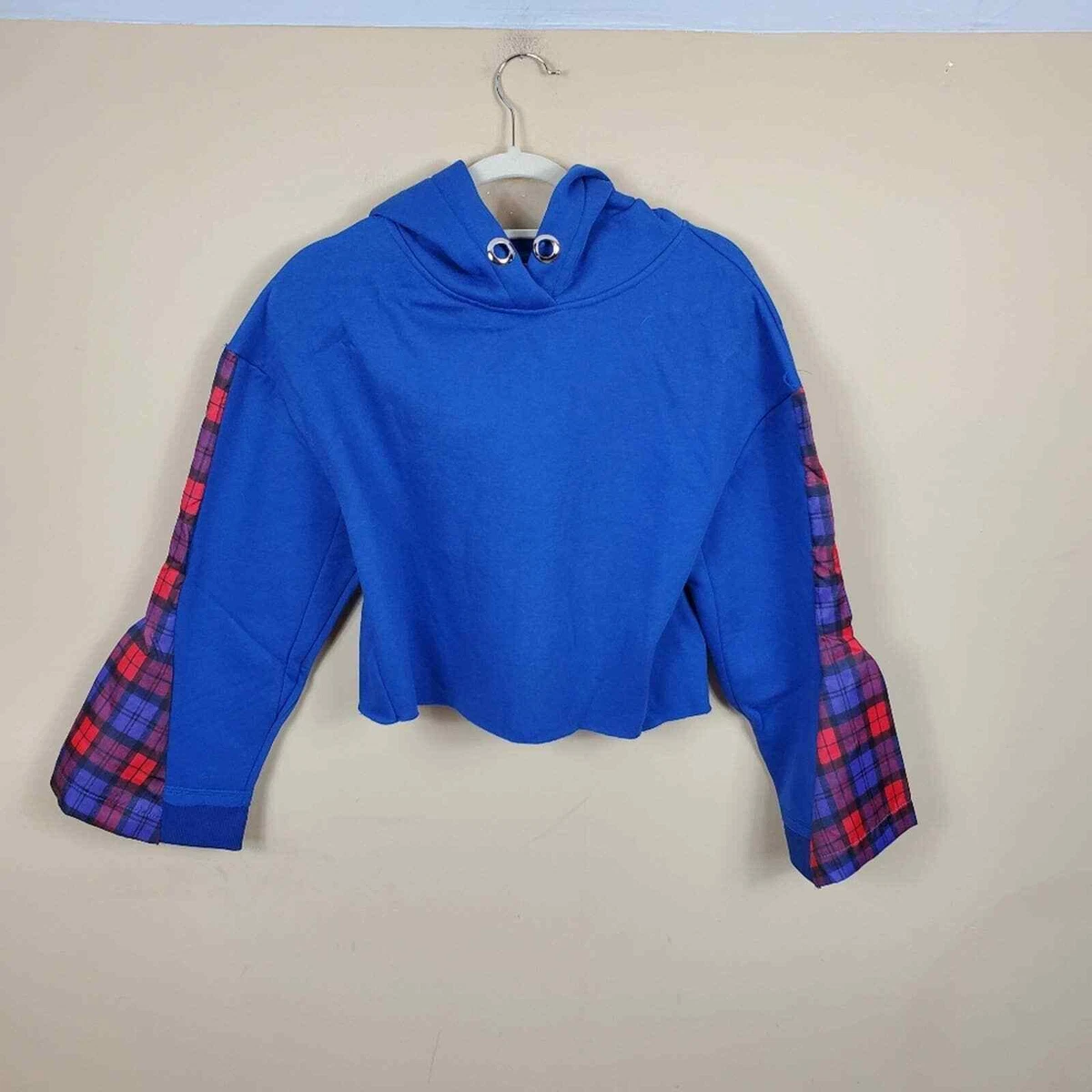 Flare outlet sleeve hoodie