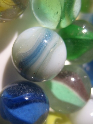 Vtg Lot of 155+ Marbles Including 3 Shooters .53-.95" Dia Mostly Catseyes - Picture 8 of 11