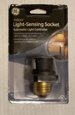 GE 55430 Indoor Light-Sensing Socket Timing Electrical Light Outlet Switch
