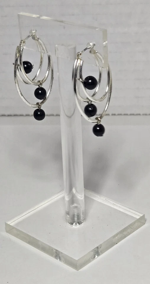 Pendientes de aro en tono plateado de moda para mujer con piedras preciosas colgantes de ónix negro Foto 3 de 4