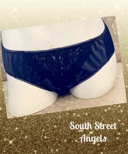 VINTAGE WACOAL 84909  BLACK ARABESQUE EMBROIDERED SATIN BIKINI PANTIES MEDIUM