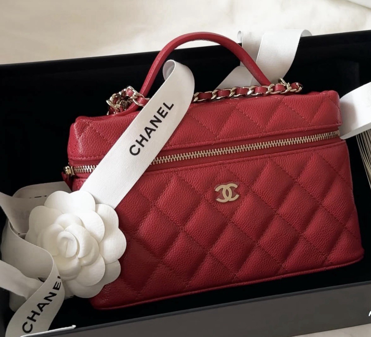 CHANEL バーガンディ ケース Auth BNIB Chanel 25K Dark Red Slim Top Handle Vanity With Chain