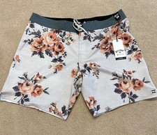 Billabong Upcycler Good Times Pro 18  Boardshorts Beige Green Mens Size 38 NWT