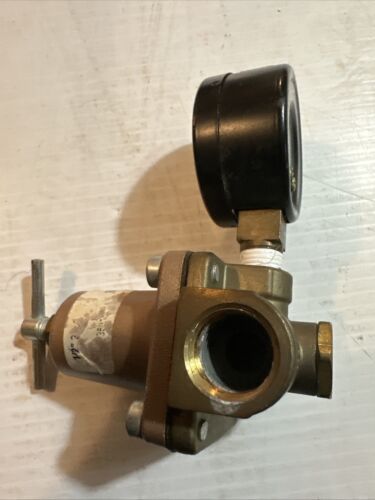 Watts 3-Way adjustable Water Pressure Regulator, Model 2A645, 1/2" with gauge - Picture 2 of 6