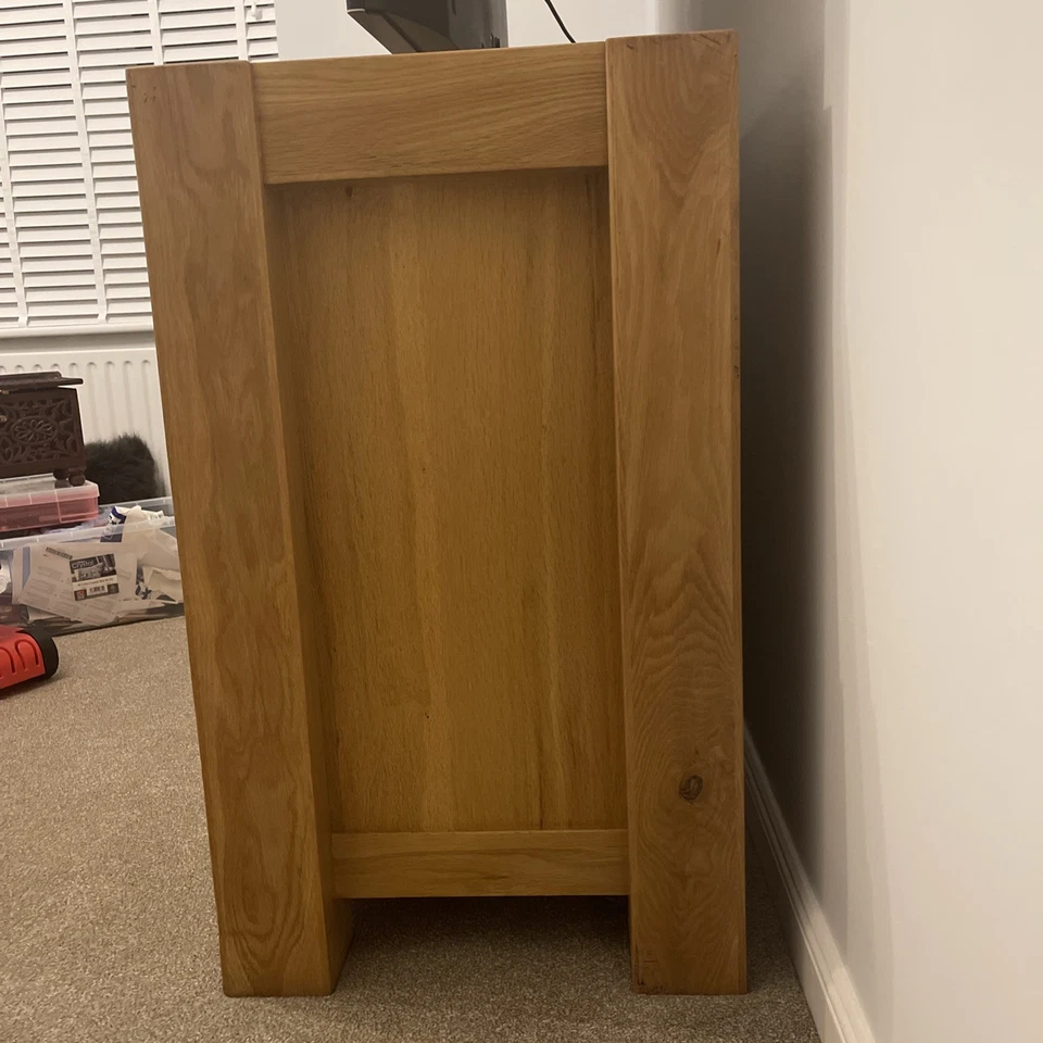 Spacious Solid Oak Sideboard - Image 3 of 3