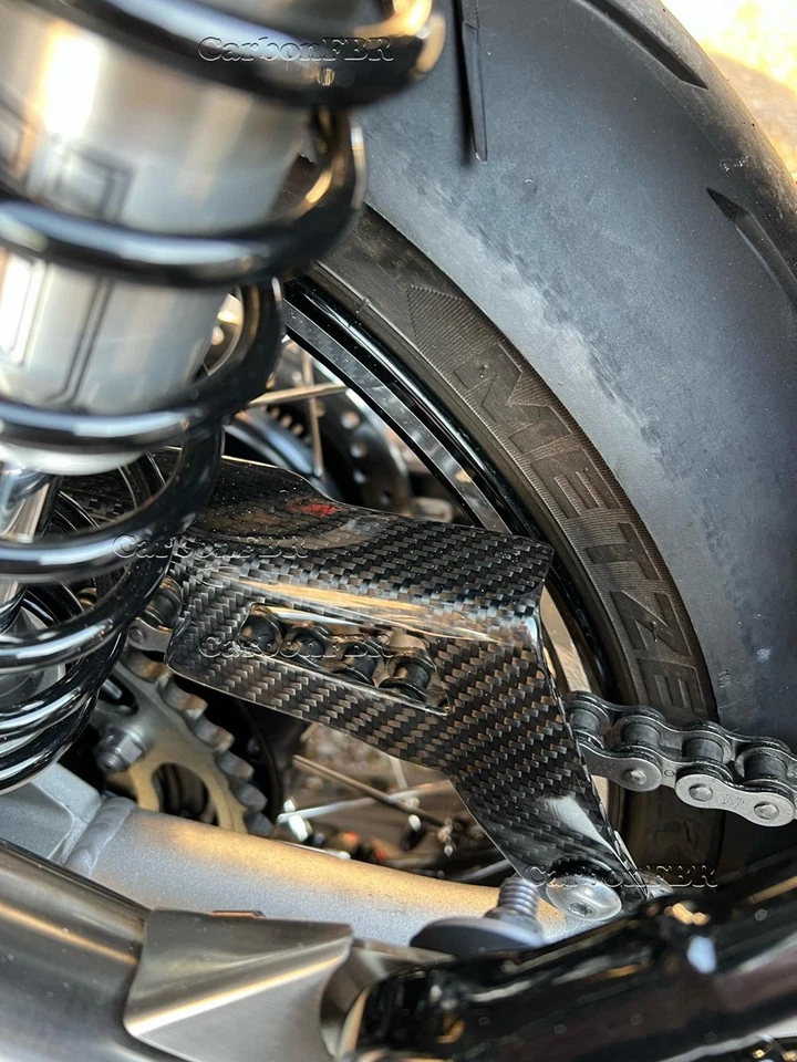 Protector de cadena CarbonFBR: TXT12 - Triumph Thruxton 2016-2023 Foto 2 de 4