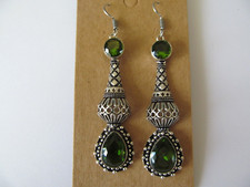 NEW FACETED EMERALD GREEN CRYSTALS w/ETCHING SILVER PLATED PIERCED EARRINGS