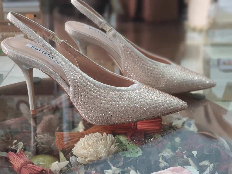 SCARPE DA DONNA ORO NUDE MBA79 DECOLLETE CON TACCO E PUNTA MATRIMONIO P/E 2025 - Immagine 2 di 4