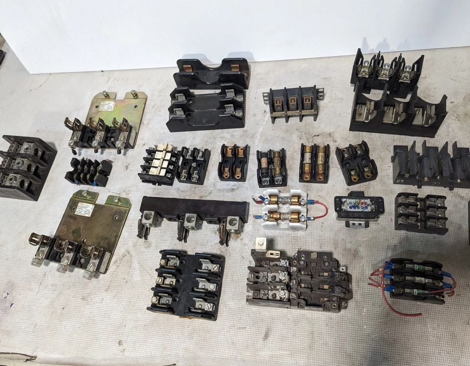 Лот держателей предохранителей, как на фото - Изображение 3 из 4